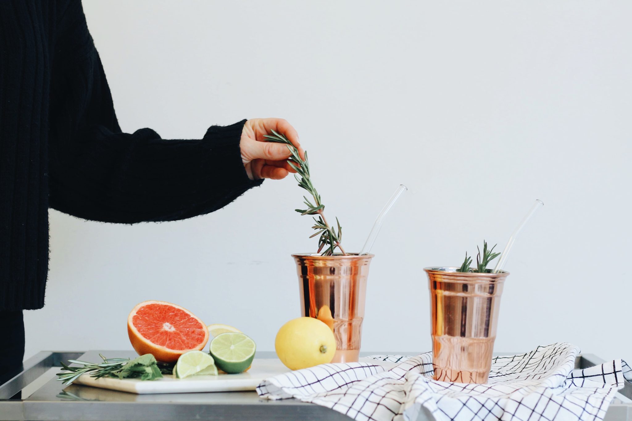 Vermouth, bleuet & pamplemousse, cocktail bon & (un peu) dangereux Club Social Studio DIY